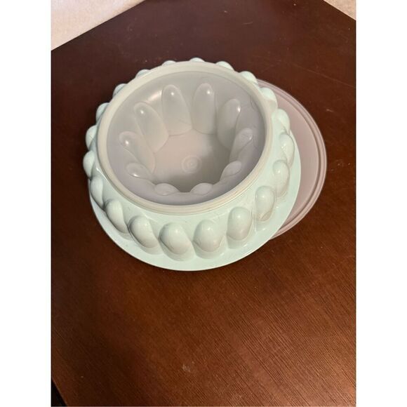Vintage Tupperware jello mold mint green - Picture 3 of 6